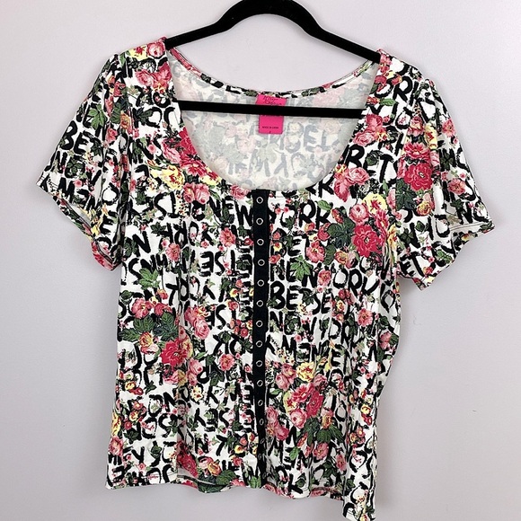 Torrid x Betsy Johnson Lightweight Ponte Snap Front Floral Top size 2X - Picture 3 of 8